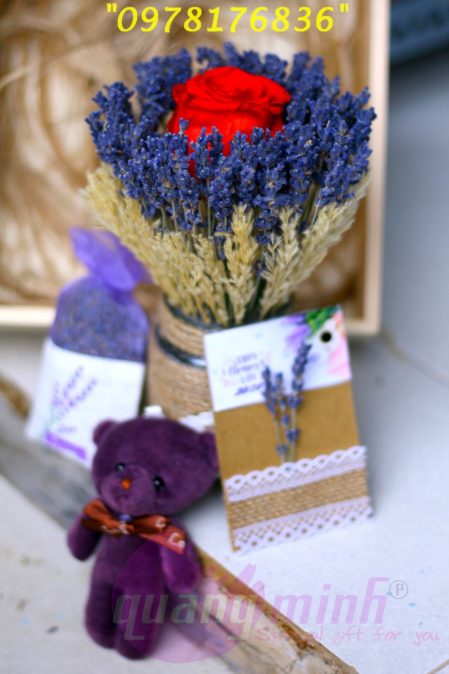Lọ hoa lavender 