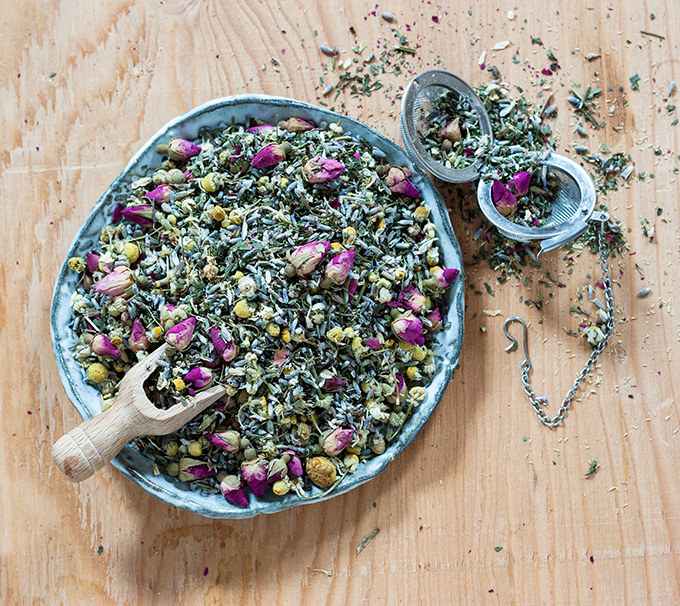 Thức trà thảo mộc hỗn hợp thành phần hoa lavender khô cho ngày nắng